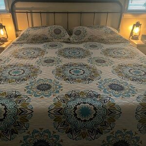 King size quilt and shams